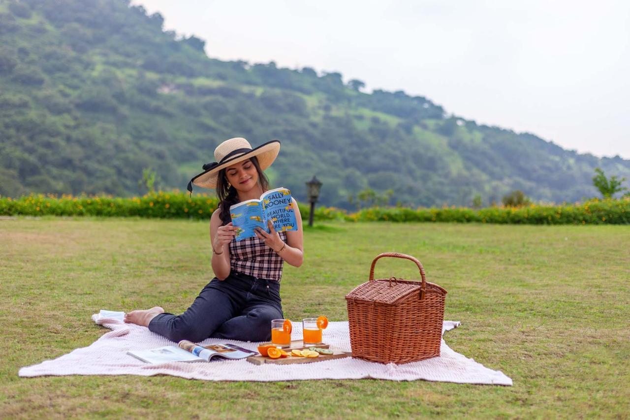 Stayvista'S Shivom Villa 12 - A Serene Escape With Views Of The Valley And Lake Lonavala Eksteriør billede