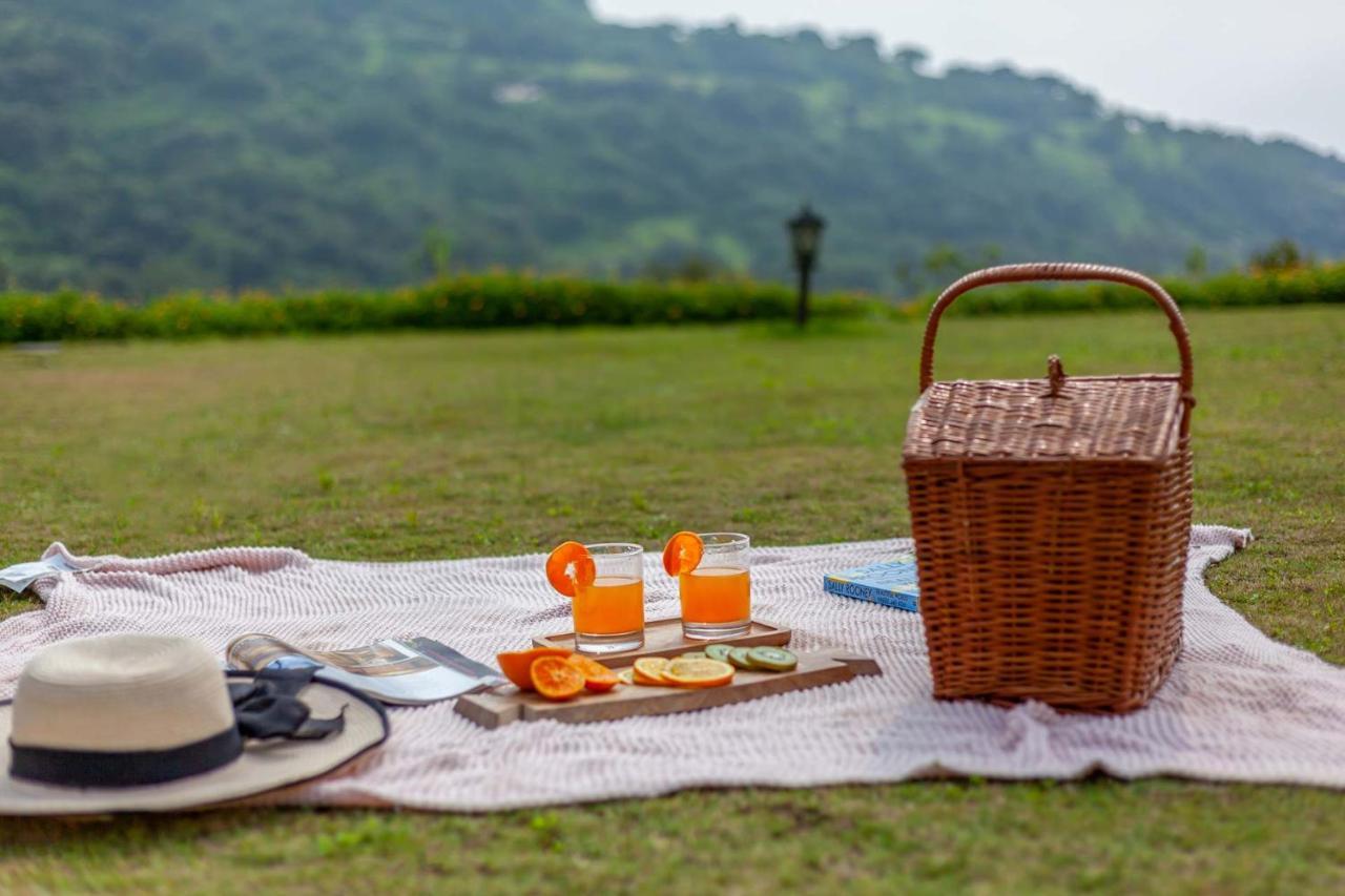 Stayvista'S Shivom Villa 12 - A Serene Escape With Views Of The Valley And Lake Lonavala Eksteriør billede